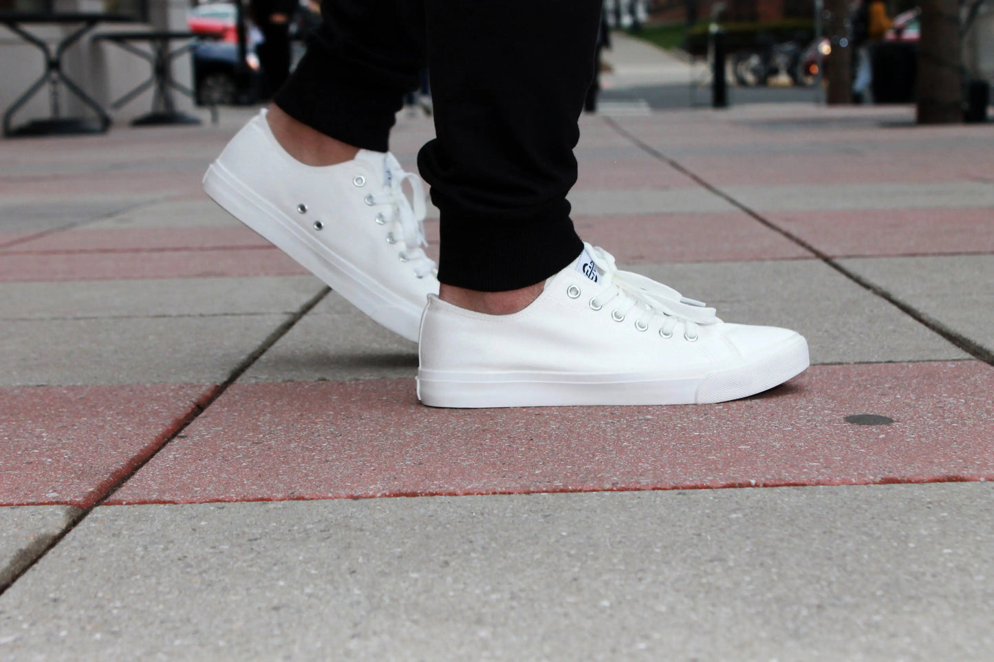Retro White Canvas Sneakers – Low Top Casual Shoes for Men & Women