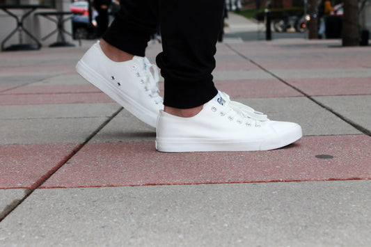 Retro White Canvas Sneakers – Low Top Casual Shoes for Men & Women