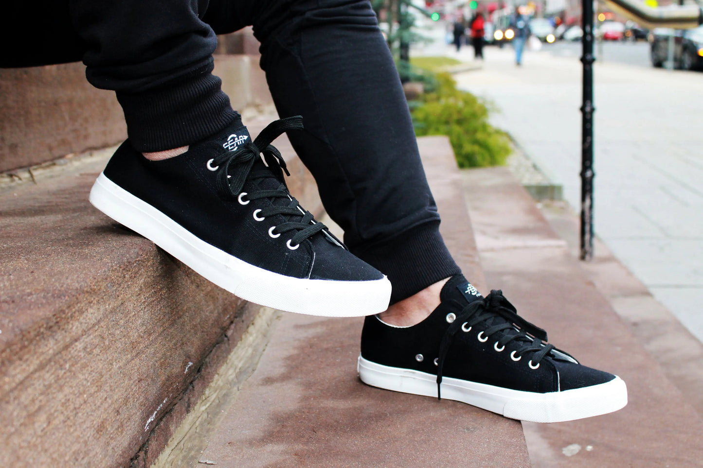 Retro Black/White Canvas Sneakers – Unisex with Cushioned Insole