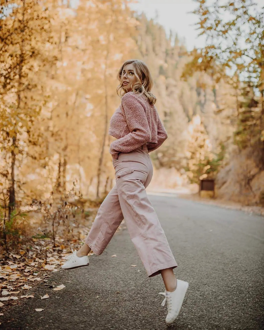 Retro White Canvas Sneakers – Low Top Casual Shoes for Men & Women